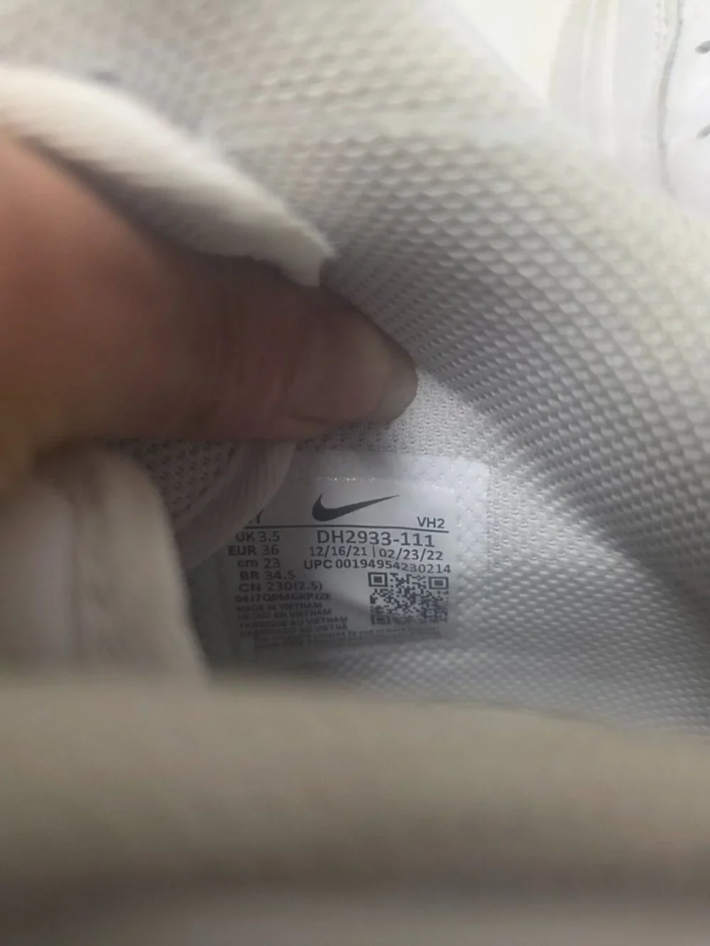 NIKE Boys Air Force One 1 Triple White Mid LE size 4Y - DH2933-111